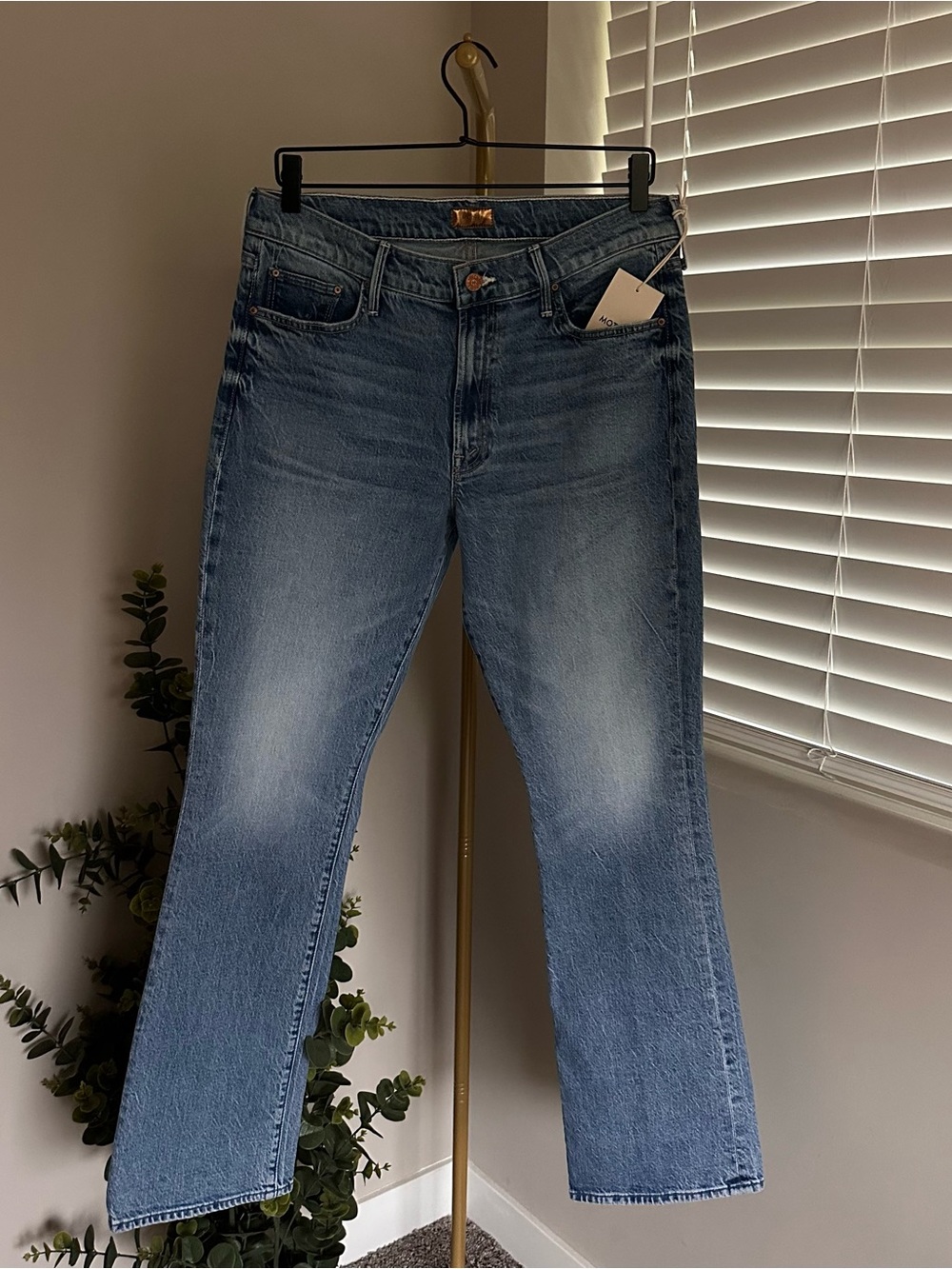 NEW MOTHER Jeans The Outsider Sneak 31